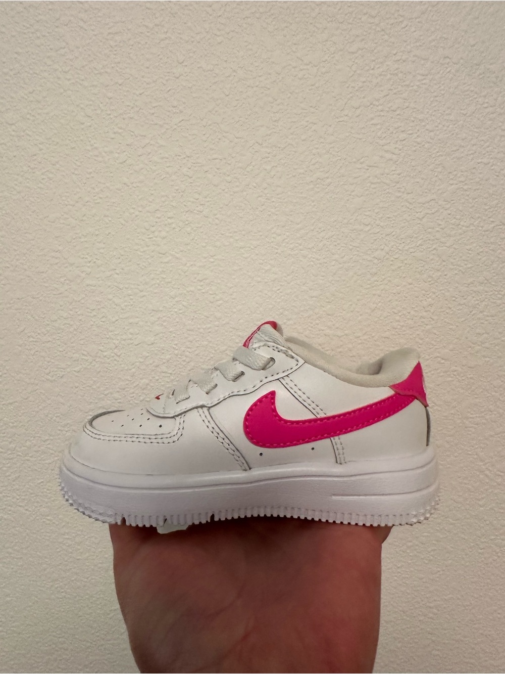 Nike Air Force 1 White Sneaker with Hot Pink Swoosh Toddler Shoe size 7C